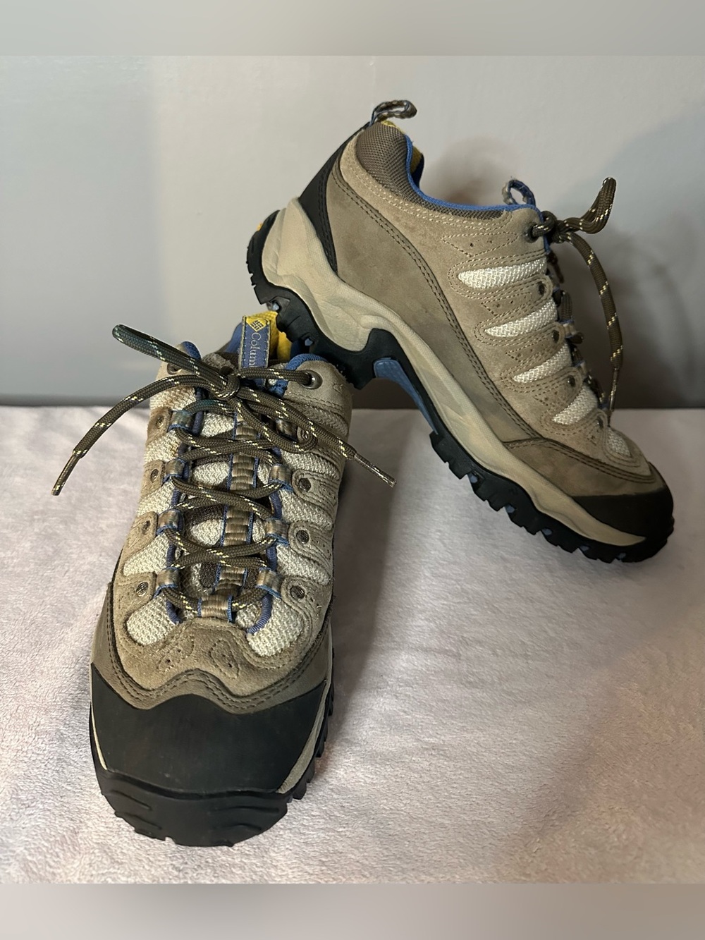 Columbia Sawtooth Omni-Grip Women’s Hiking Shoes Low Top Trail Tan Blue Sz 8